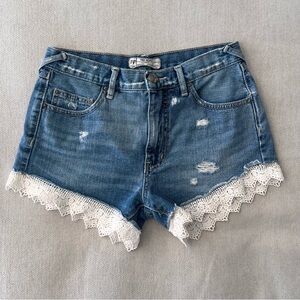 Free People Blue Jean Medium Wash Denim Shorts Crocheted Hem Boho Cottage 25